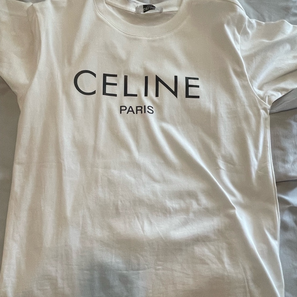 White shirt size medium in men’s
